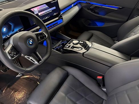 Used 2026 BMW i5 eDrive40 w/ M Sport Package RWD image 4
