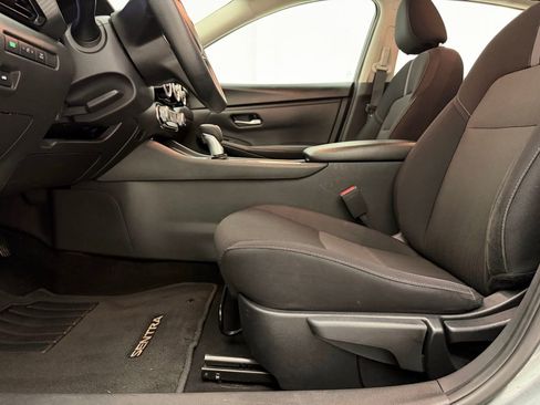 Used 2024 Nissan Sentra SV image 3