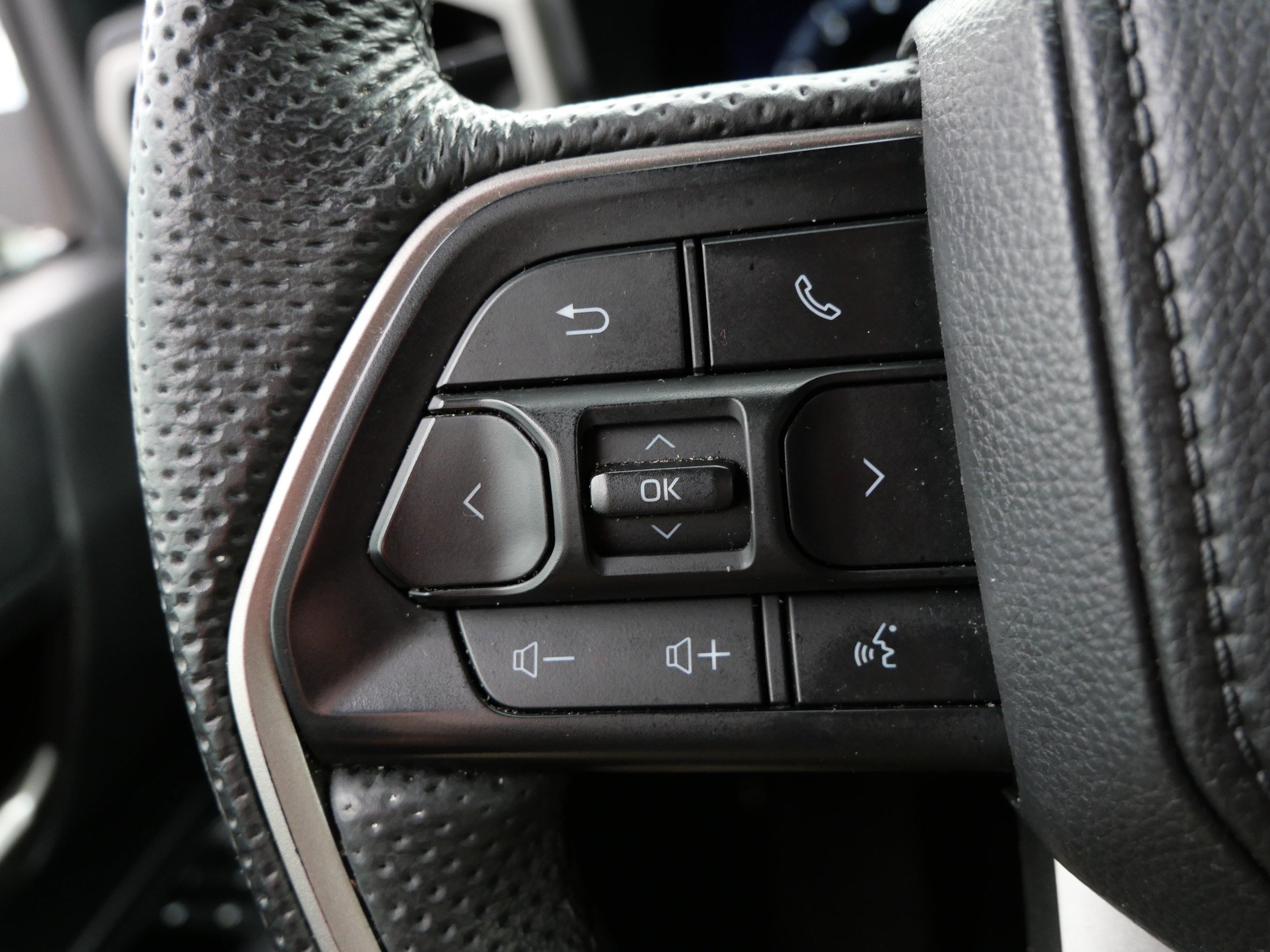 Used 2025 Toyota Tacoma TRD Sport AWD/4WD image 31