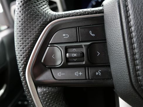 Used 2025 Toyota Tacoma TRD Sport AWD/4WD image 31