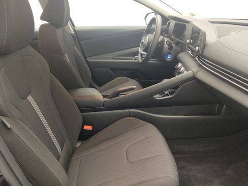 Used 2025 Hyundai Elantra SE FWD image 21