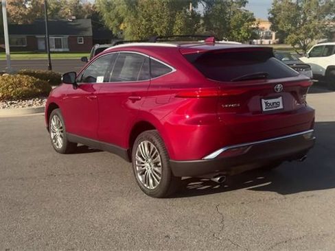 Used 2022 Toyota Venza XLE image 5