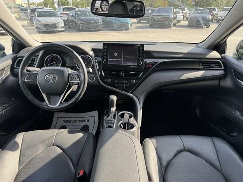 Used 2022 Toyota Camry XLE FWD image 13