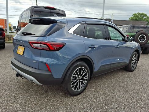 Used 2023 Ford Escape SE w/ PHEV Premium Package FWD image 11
