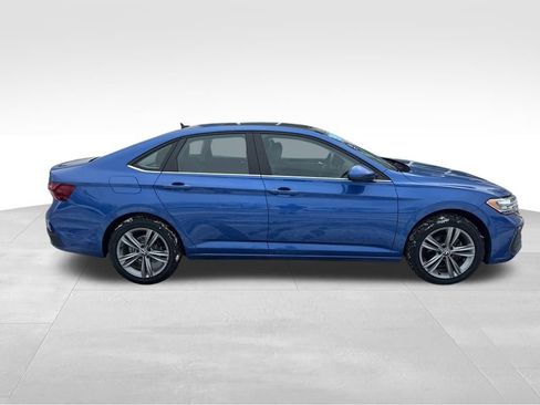 Used 2023 Volkswagen Jetta SE w/ Panoramic Sunroof Package image 8