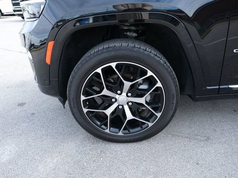 Used 2024 Jeep Grand Cherokee Summit image 13