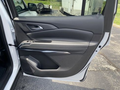 New 2025 Chevrolet Traverse LT image 27