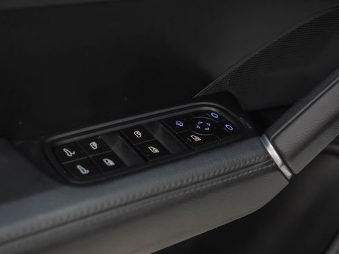 Certified 2023 Porsche Cayenne Platinum Edition image 23