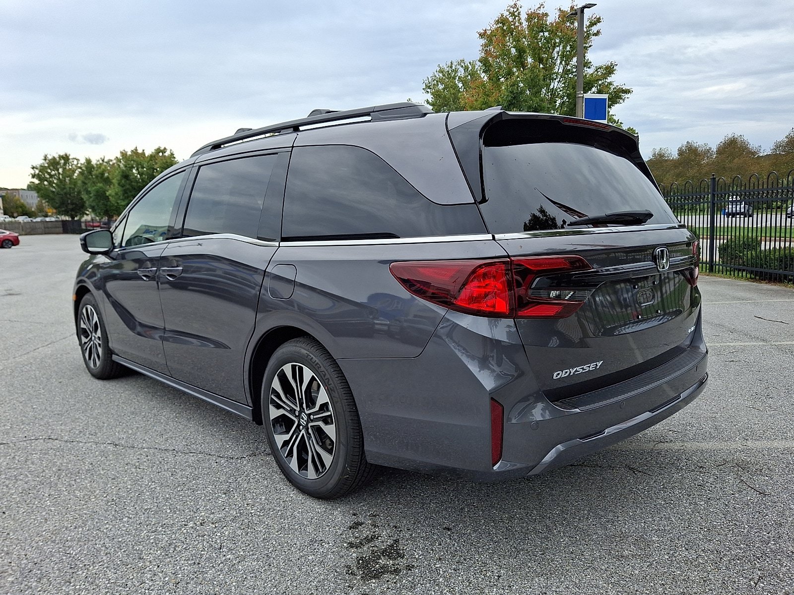 New 2027 Honda Odyssey Elite image 3