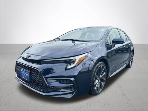 Used 2024 Toyota Corolla SE w/ SE Premium Package FWD image 2