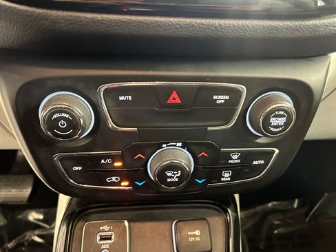 Used 2020 Jeep Compass Limited FWD image 14