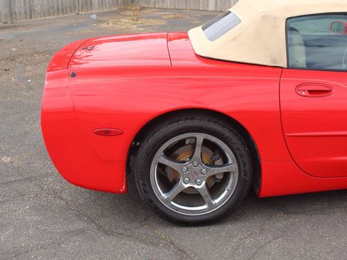 Used 1999 Chevrolet Corvette Convertible w/ Memory Pkg RWD image 21