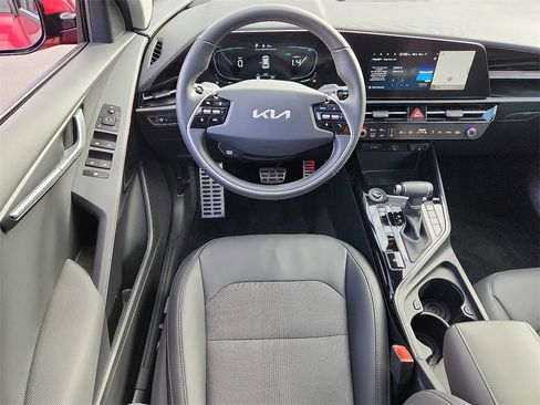 Certified 2024 Kia Niro EX Touring image 12