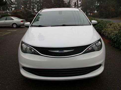 Used 2020 Chrysler Voyager Lxi image 10