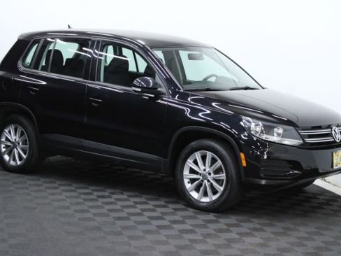 Used 2017 Volkswagen Tiguan Limited w/ Alloy Wheels Package image 1