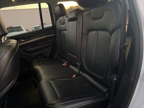 Used 2023 Jeep Grand Cherokee Limited image 11