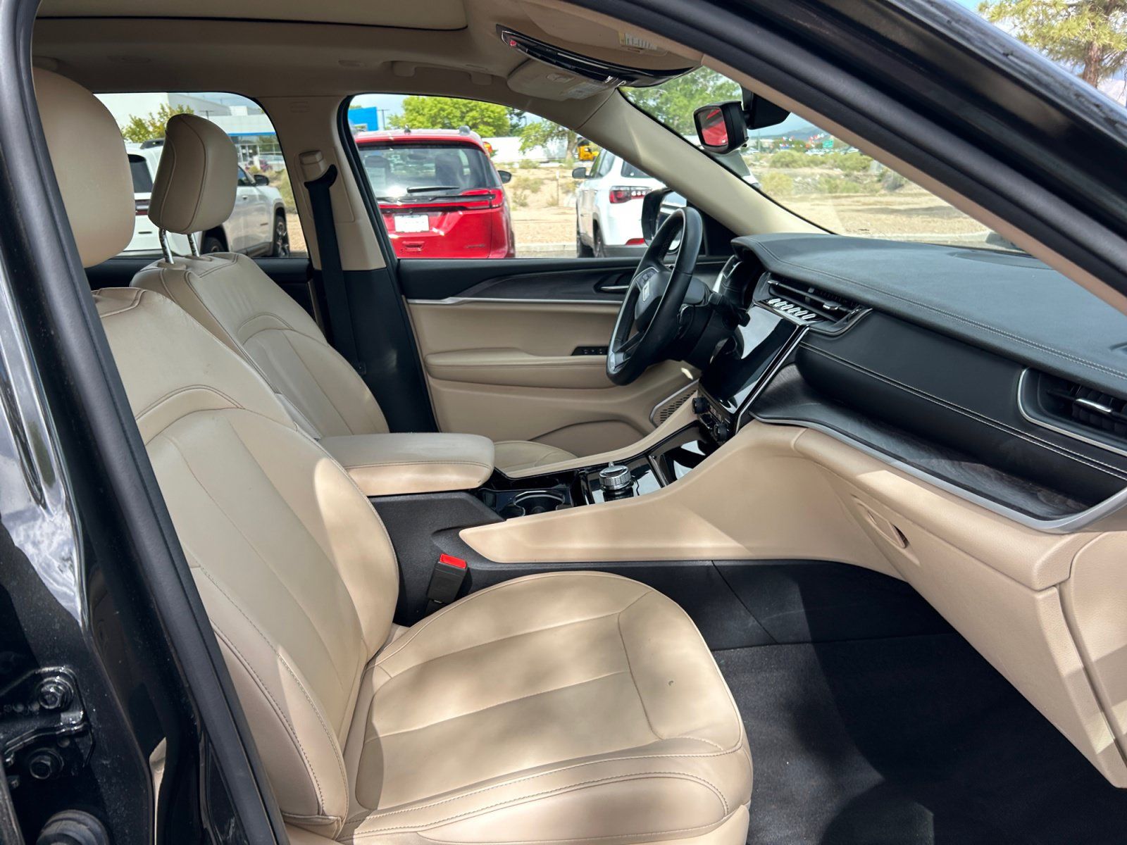 Used 2022 Jeep Grand Cherokee L Limited w/ Black Appearance Package AWD/4WD image 19