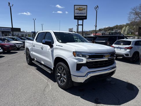Used 2023 Chevrolet Silverado 1500 LT image 1