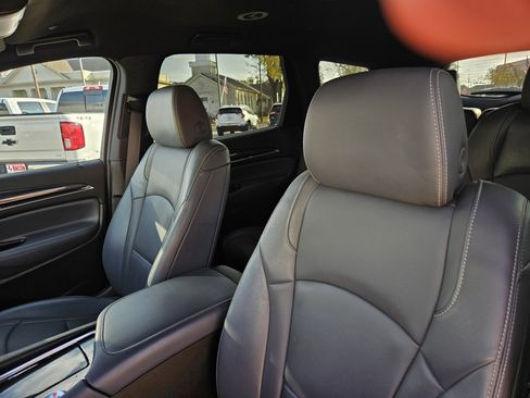 Used 2024 Buick Enclave Premium image 12