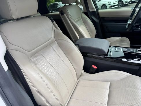 Used 2018 Land Rover Discovery HSE AWD/4WD image 29