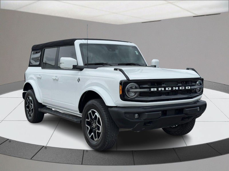 Used 2024 Ford Bronco Outer Banks AWD/4WD image 2