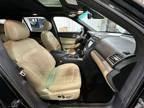 Used 2017 Ford Explorer Limited w/ Equipment Group 301A AWD/4WD image 31