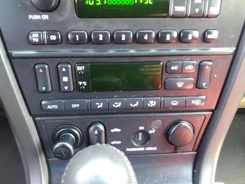 Used 2002 Ford Thunderbird Deluxe image 9