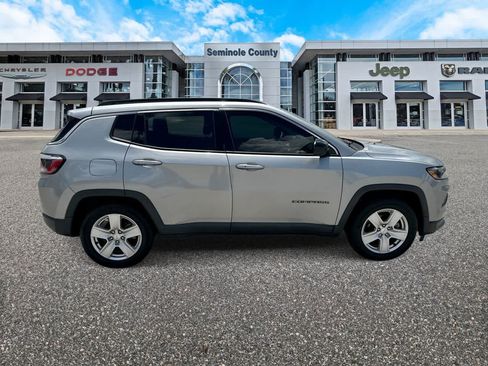 Certified 2022 Jeep Compass Latitude FWD image 9