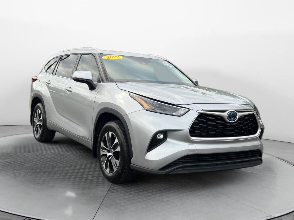 Used 2022 Toyota Highlander XLE AWD/4WD image 1