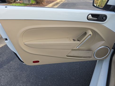 Used 2019 Volkswagen Beetle 2.0T S image 26