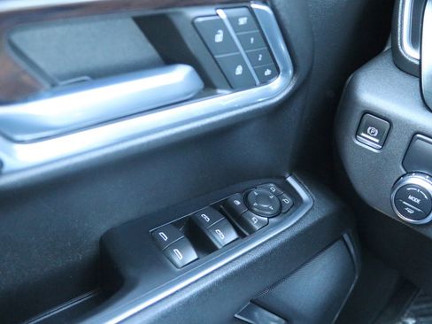 Used 2024 GMC Sierra 1500 SLT image 11