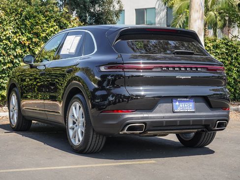 Used 2024 Porsche Cayenne AWD/4WD image 4