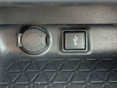 Used 2020 Toyota RAV4 LE FWD image 22