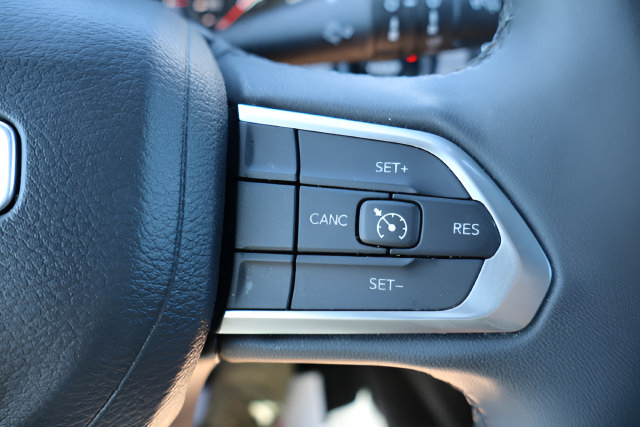 Used 2024 Jeep Compass Latitude AWD/4WD image 13
