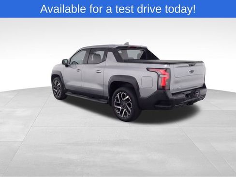 Used 2025 Chevrolet Silverado EV RST image 3