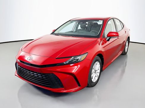 Used 2025 Toyota Camry LE image 4