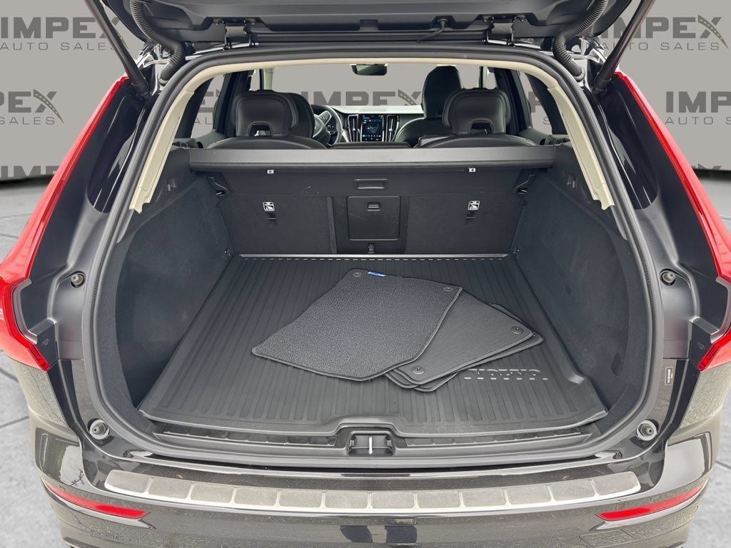 Used 2024 Volvo XC60 B5 Core AWD/4WD image 31