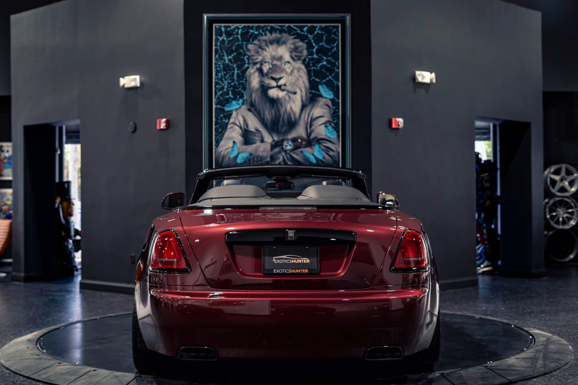 Used 2019 Rolls-Royce Dawn RWD image 45