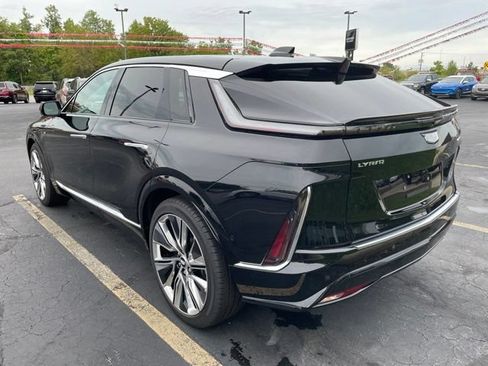 Used 2026 Cadillac Lyriq Signature Luxury RWD image 5
