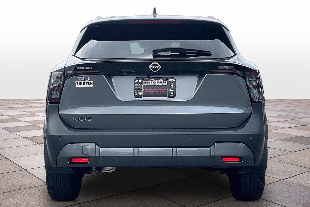 Used 2025 Nissan Kicks SV w/ SV Premium Package FWD image 4