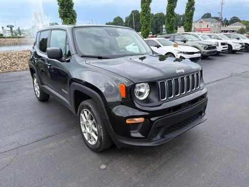 Used 2023 Jeep Renegade Latitude AWD/4WD image 3