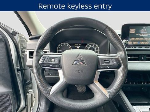 Used 2022 Mitsubishi Outlander ES image 12