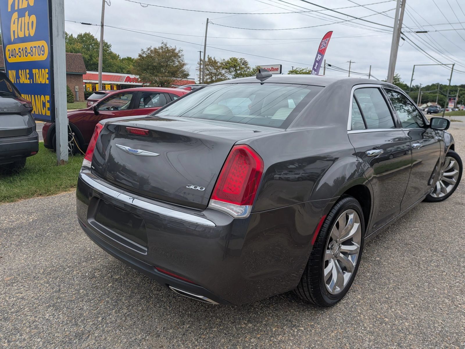 Used 2019 Chrysler 300 Limited RWD image 4