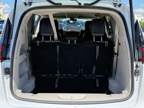 Used 2024 Chrysler Pacifica Touring-L FWD image 24