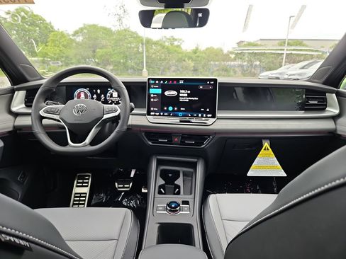 New 2026 Volkswagen Tiguan SE R-Line AWD/4WD image 5
