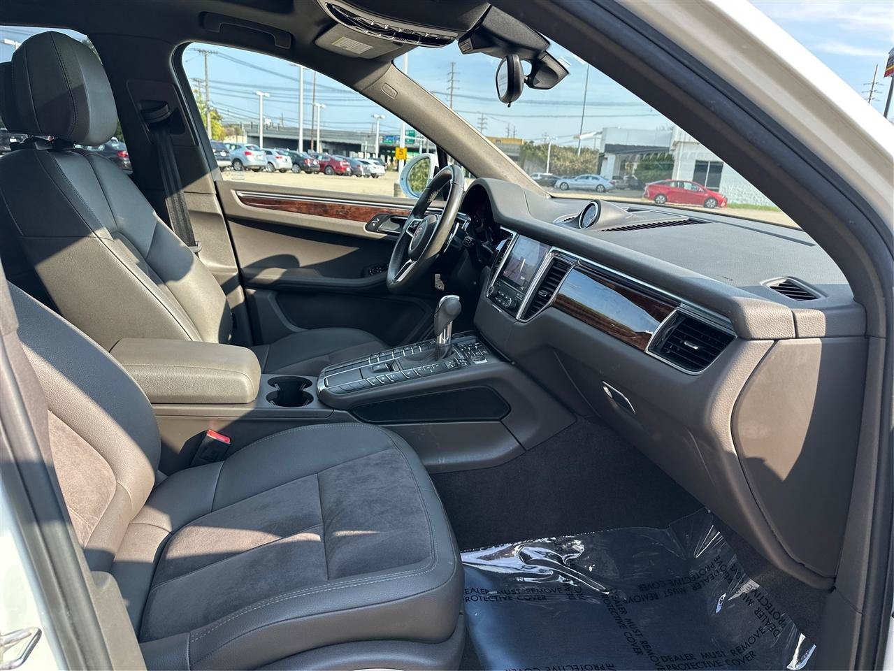 Used 2017 Porsche Macan AWD/4WD image 36