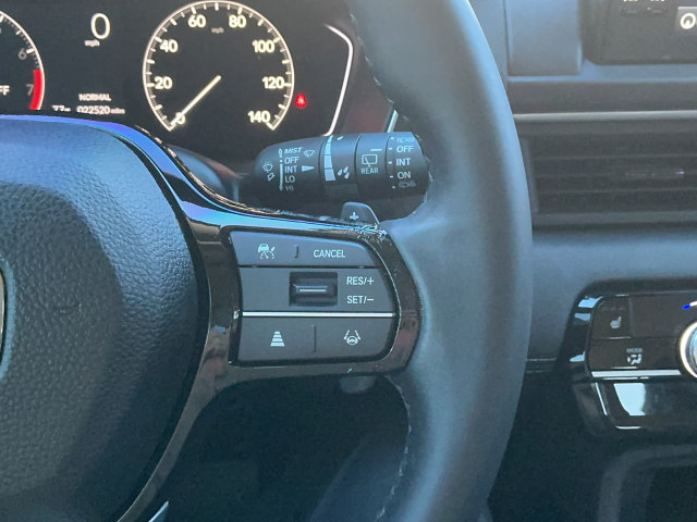 Used 2025 Honda Pilot Touring image 13