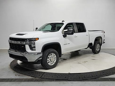 Used 2022 Chevrolet Silverado 2500 LT w/ Fleet Comfort Package AWD/4WD image 3