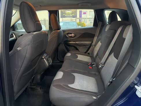 Used 2014 Jeep Cherokee Sport w/ Cold Weather Group image 10