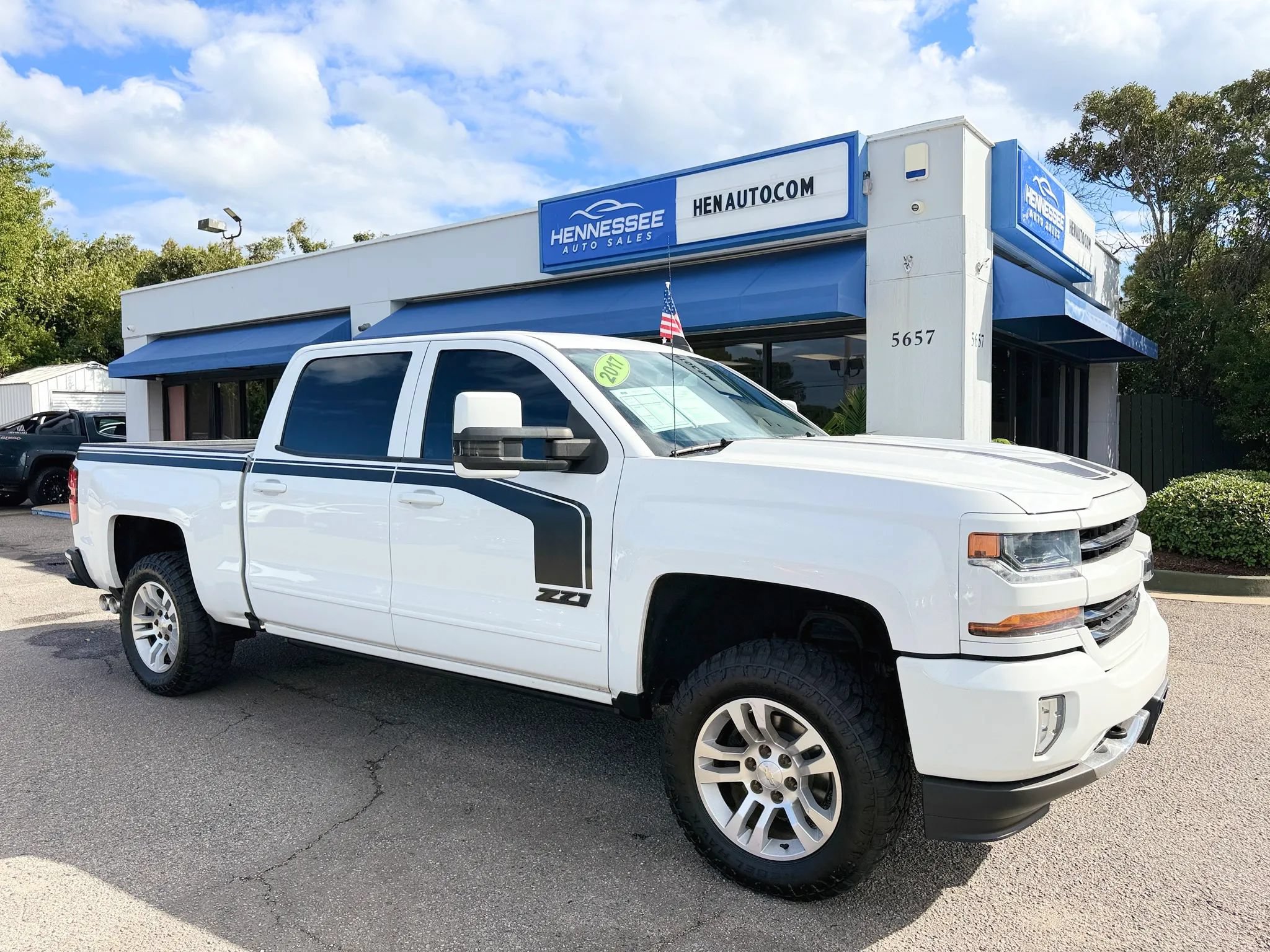Used 2017 Chevrolet Silverado 1500 LT w/ Rally 2 Edition AWD/4WD image 23